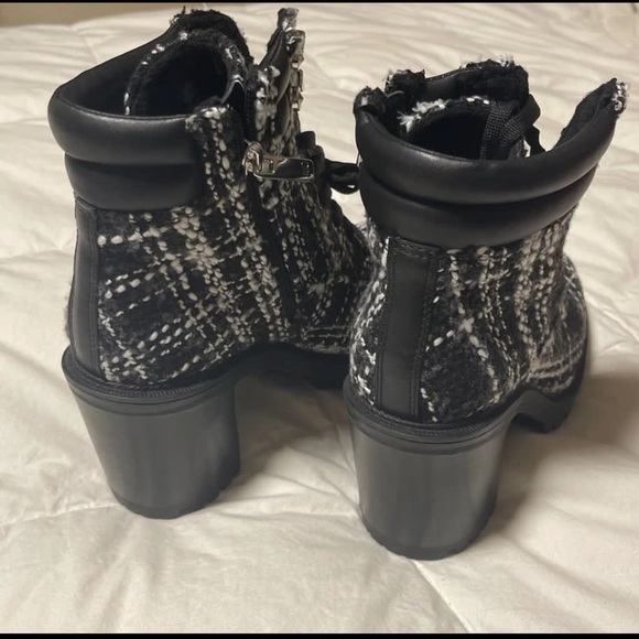 Jennifer López booties - Picture 4 of 4